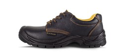 Sapato impermeável com atacadores Sola em PU de dupla densidade biqueira e palmilha em aço Preto