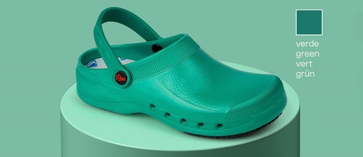 Lightweight EVA clog, with anti-slip cells on the sole, monocoque, anatomical and anti-slip. Green color