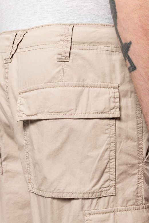 Leichte Bermudashorts mit mehreren Taschen für Herren