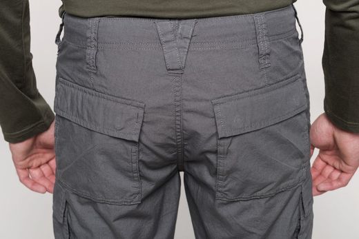 Leichte Bermudashorts mit mehreren Taschen für Herren