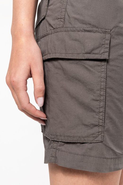 Leichte Bermudashorts für Frauen mit mehreren Taschen
