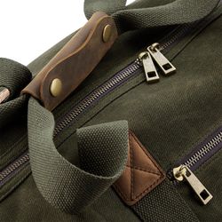 Bolsa de Viaje Heritage en Lona Encerada – 19 L, Cremallera y Bolsillo Frontal – Estilo Clásico Cuero y Latón