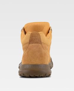 Bota baja de serraje con cordones. Libre de metal.