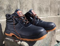Sicherheitsstiefel für die Verteidigung
