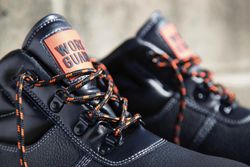 Sicherheitsstiefel für die Verteidigung