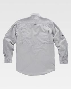 Camisa safari con abertura trasera y rejilla interior para regular la transpiración. Gris Claro