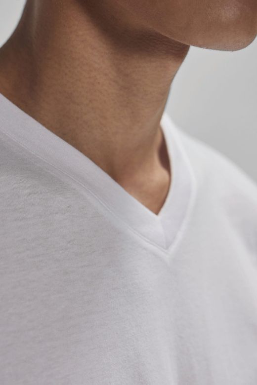 T-Shirt mit V-Ausschnitt #150