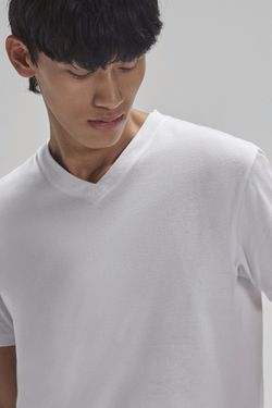 T-Shirt mit V-Ausschnitt #150