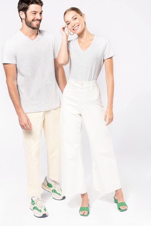 T-SHIRT SCOLLO AV CON MANICA CORTA