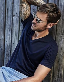 Camiseta Fashion cuello V hombre