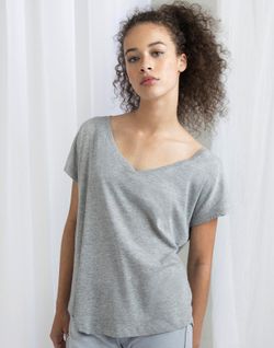 Camiseta mujer holgada cuello "V"