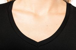 Supima® Kurzarm T-Shirt mit V-Ausschnitt für Damen