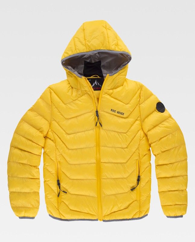 Cazadora Exterior: 100% Nylon. Relleno: 100% Poliéster reciclado. Forro: 100% Nylon. de color Amarillo Oscuro Ref: 12103101