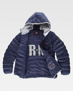 Cazadora RËFAR de mujer acolchada con un patrón de costuras que potencian la imagen del canesú característico de la marca.  marino