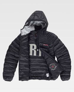 Cazadora RËFAR de mujer acolchada con un patrón de costuras que potencian la imagen del canesú característico de la marca.  Negro