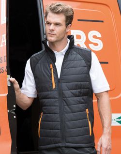 Gepolsterte Softshell-Weste