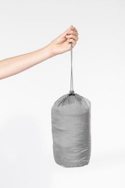 Casaco acolchoado leve para mulher com capuz