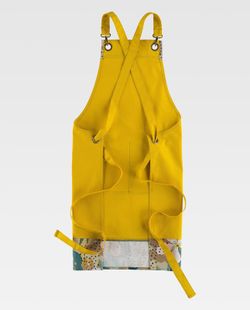 Delantal con peto en tejido canvas estampado combinado
