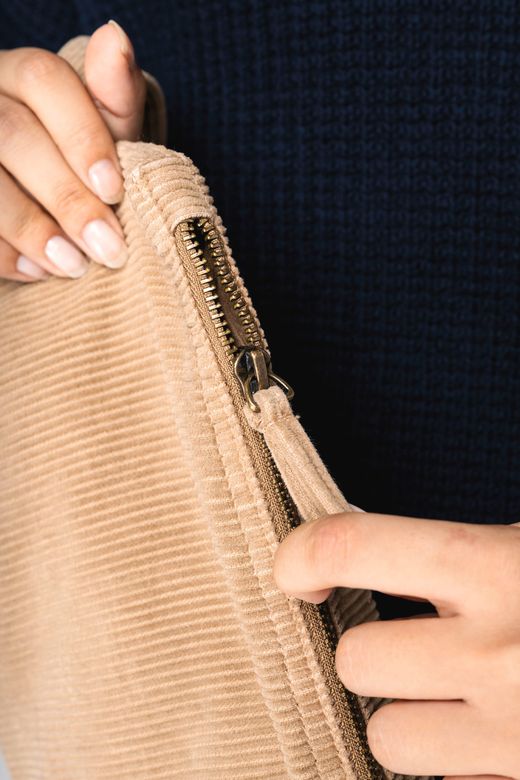 Umweltfreundliche ausgewaschene kleine Tasche aus Kord