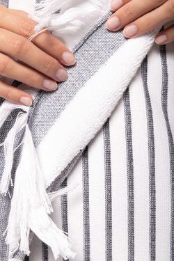Gestreifte Fouta mit Fransen