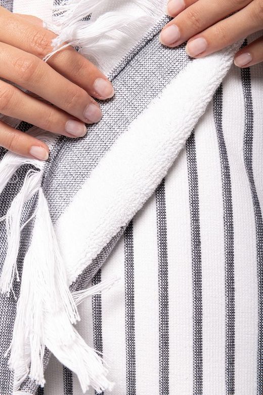 Gestreifte Fouta mit Fransen
