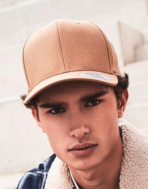 Gorra de 6 paneles con ciierre metálico curvado