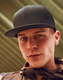 Gorra Pro-Style de sarga con cierre a presión