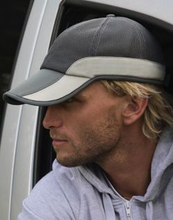 Gorra rejilla con bolsillo bajo visera