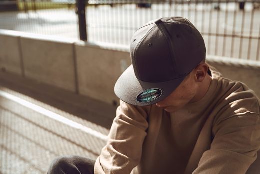 Casquette à visière plate