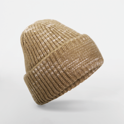 Mütze mit Patch aus grobem Maschenwerk