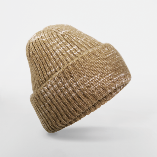 Mütze mit Patch aus grobem Maschenwerk