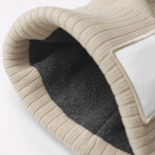 Mütze mit aufgesetztem Patch