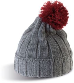 GORRO CON POMPÓN