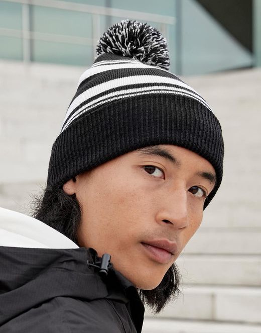 Gorro con rayas en abanico