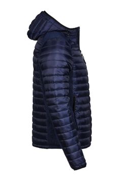 Crossover-Jacke mit Kapuze im Freien