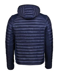 Crossover-Jacke mit Kapuze im Freien