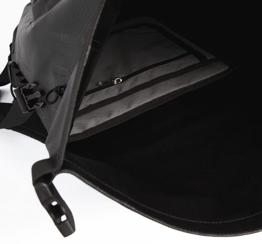 Mochila impermeable con compartimento para el casco