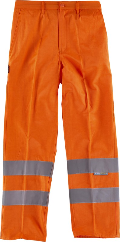 Pantalon naranja fotografías e imágenes de alta resolución - Alamy