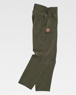 Hose mit 2 Seitentaschen, 2 Rückentaschen und einer Tasche in Jagdgrün.