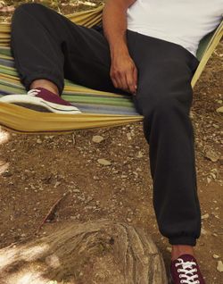 Pantalón con bajo elástico