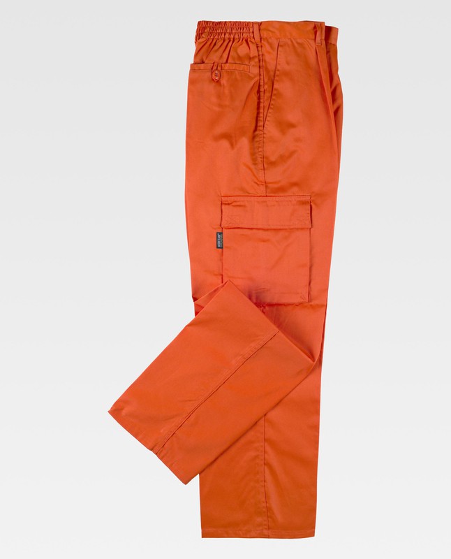 Calças elásticas na cintura, com vários bolsos: dois bolsos