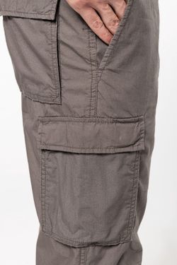 Leichte Herrenhose mit mehreren Taschen