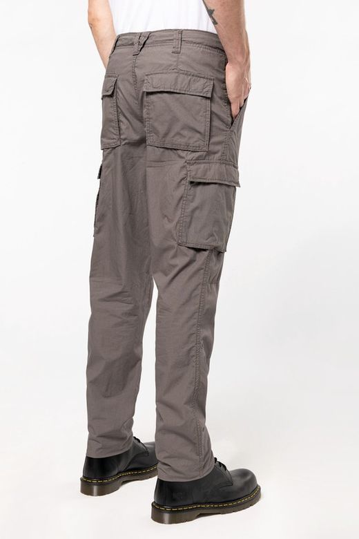 Leichte Herrenhose mit mehreren Taschen