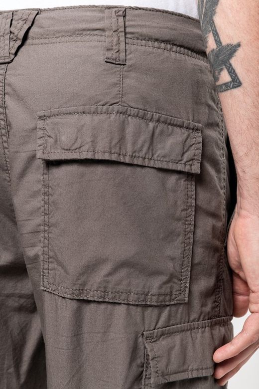 Leichte Herrenhose mit mehreren Taschen