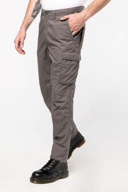 Leichte Herrenhose mit mehreren Taschen
