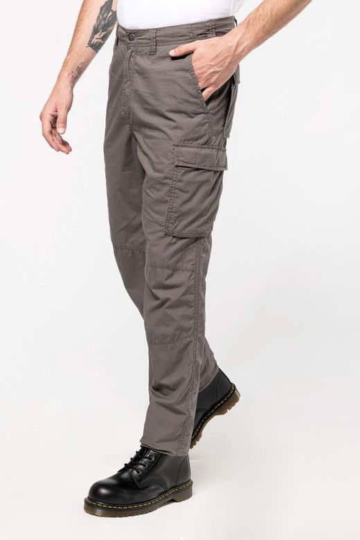 Leichte Herrenhose mit mehreren Taschen