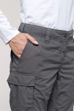 Leichte Damenhose mit mehreren Taschen