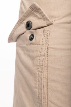 Leichte Damenhose mit mehreren Taschen