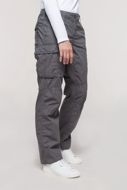 Leichte Damenhose mit mehreren Taschen
