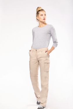 Leichte Damenhose mit mehreren Taschen